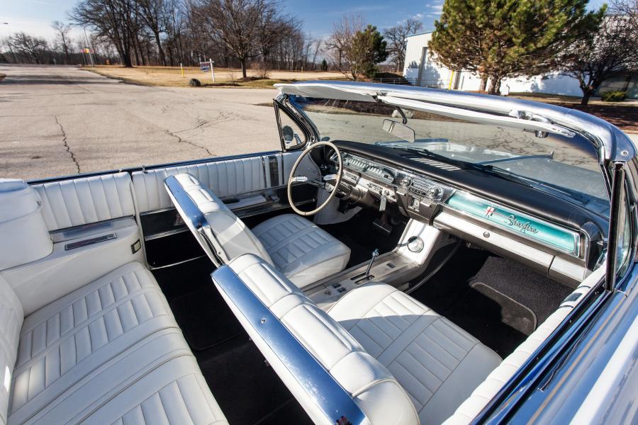 Интерьер Oldsmobile Starfire Convertible (3667) 1962 года  (фото 12 из 35)